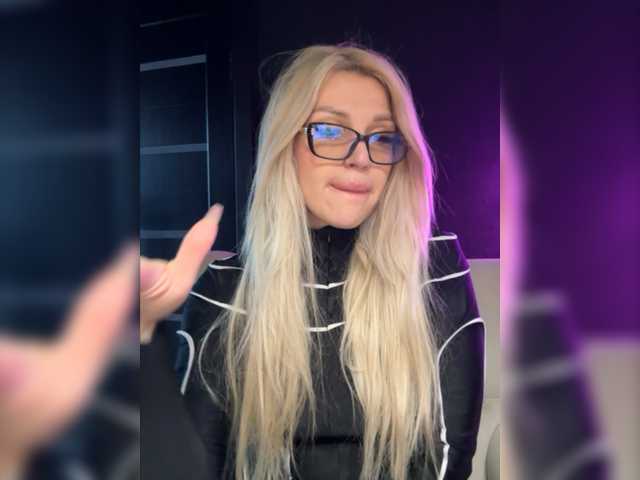 Lähettää kuvakaappauksia CyberWhore111