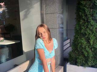 Eroottinen videokeskustelu SugaaaaR