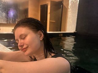 Eroottinen videokeskustelu Sunny-Smail