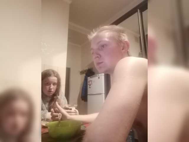 Lähettää kuvakaappauksia sweetkitty18