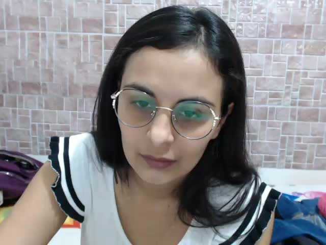 Lähettää kuvakaappauksia sweetsofhia