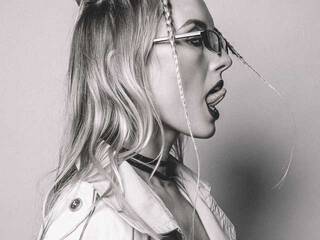 Eroottinen videokeskustelu technobabe