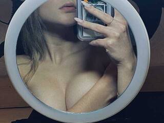 Eroottinen videokeskustelu ThanderKiti