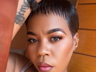 Eroottinen videokeskustelu THICKBUNNYCHICKxx