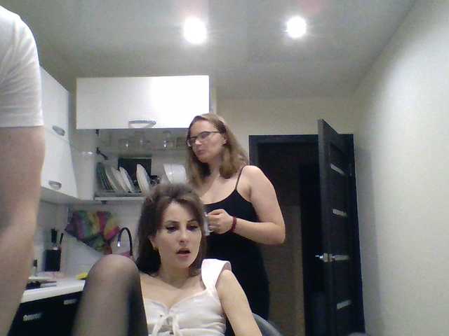 Lähettää kuvakaappauksia threesomelove