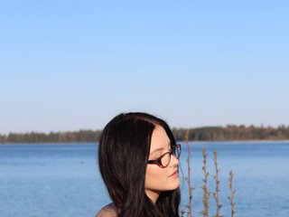 Eroottinen videokeskustelu ThuyHornick