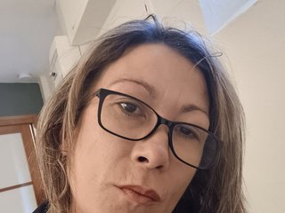 Eroottinen videokeskustelu Timide-girl