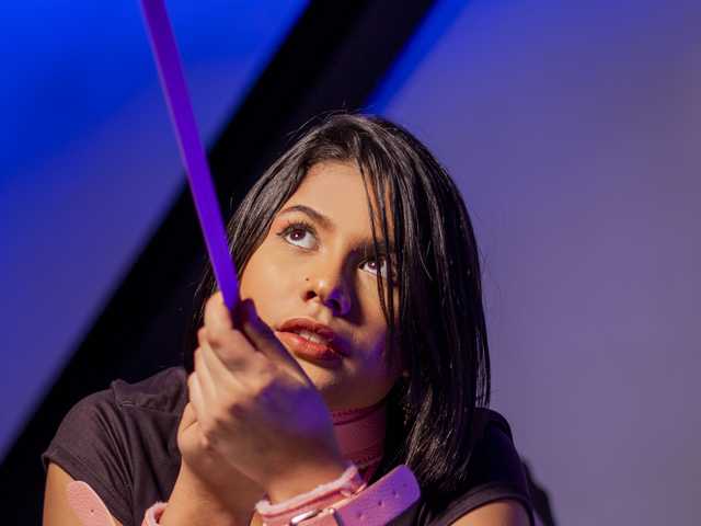 Kuva profiilista tiny-whore