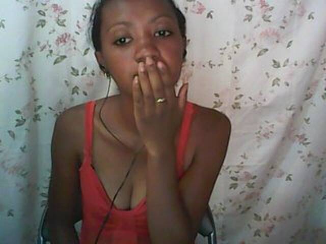 Lähettää kuvakaappauksia tinychloe