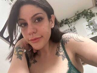 Eroottinen videokeskustelu Velvet-Berry99