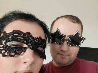 Eroottinen videokeskustelu VeronaCouple