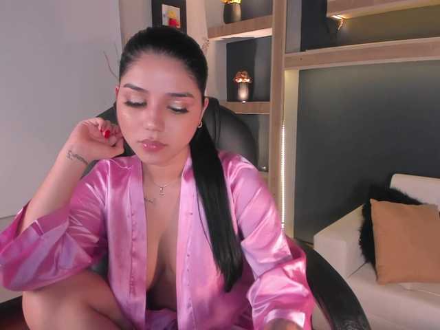 Kuvat VictoriaLeia beautiful latina with hot pussy for you to make her reach orgasm IG: Victoria_moodel♥ Striptease♥ @remain tks left