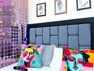 Eroottinen videokeskustelu VioletaCollins