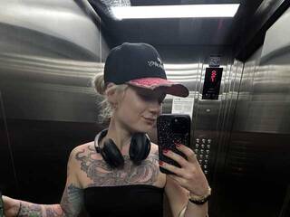 Eroottinen videokeskustelu VivianRocks