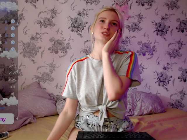 Kuvat whiteprincess 1 token = 1 splash on my white T-shirt (find out what's under it dear) #teen #new #young #chat #blueeyes
