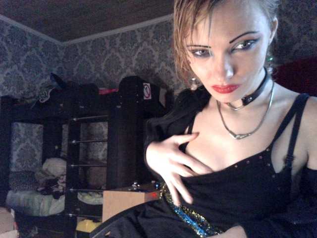 Kuvat WildMissNiks Hello my adorable. I am ready to burn passionately in a private show. Waiting for you and invite you.