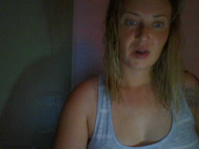 Kuvat XswetaX I look at your cam for 30 tokens. chest-40 tokens