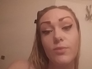 Kuvat XxBubblesxX Watch me cum while i play with my pierced clit!