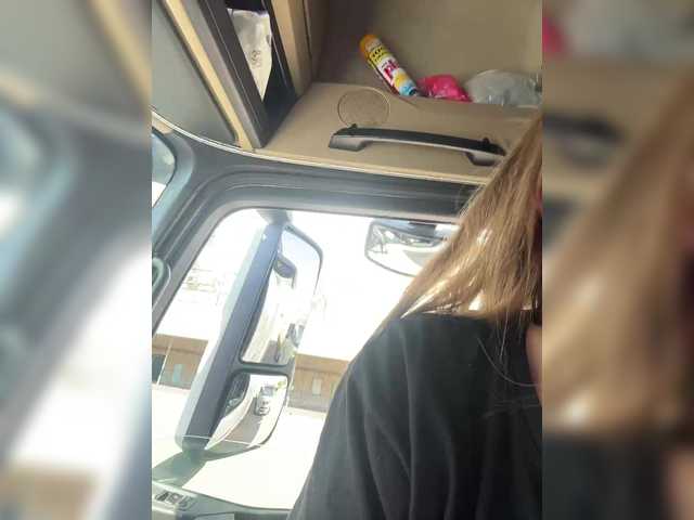 Lähettää kuvakaappauksia LolaSexxx