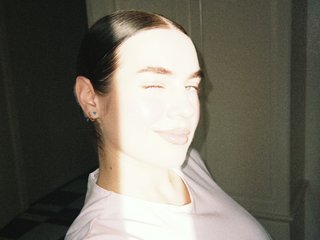 Eroottinen videokeskustelu Yeahrina