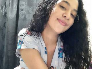 Eroottinen videokeskustelu YessiAlbani