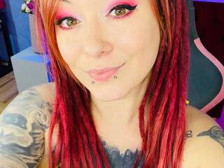 Eroottinen videokeskustelu Yolandi