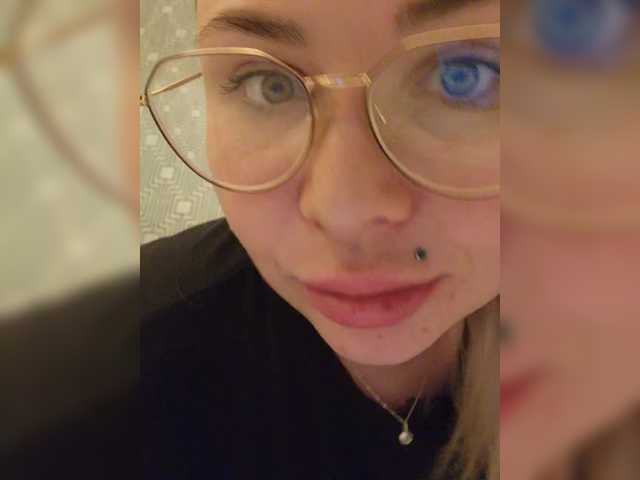 Lähettää kuvakaappauksia YourFunnyBlondiee
