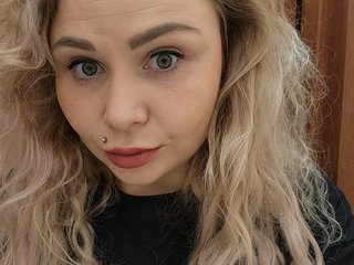 Eroottinen videokeskustelu YourFunnyBlondiee