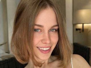 Eroottinen videokeskustelu YourJuly