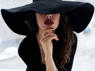 Eroottinen videokeskustelu YourNewLove