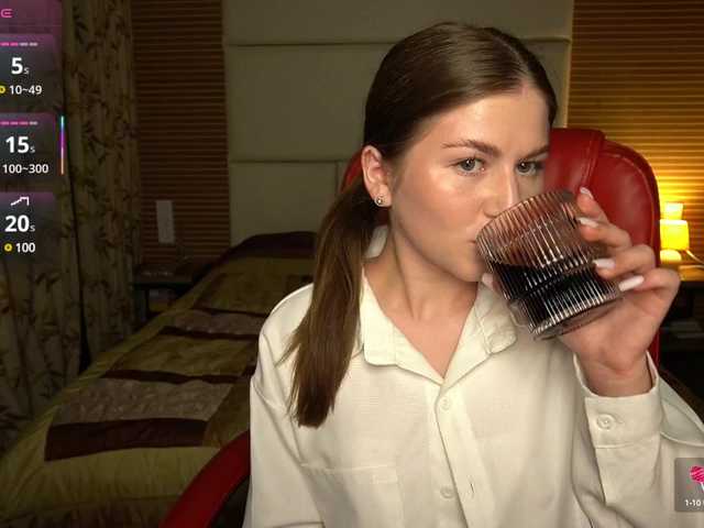 Lähettää kuvakaappauksia YoursGirlAlice